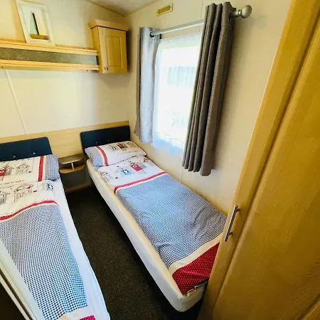Apartment 3 Bedroom Caravan Kg37, Dog Friendly, Shanklin, Isle Of Wight *