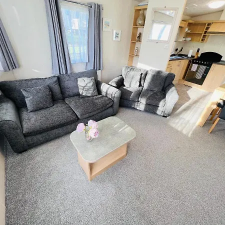 Apartment 3 Bedroom Caravan Kg37, Dog Friendly, Shanklin, Isle Of Wight *