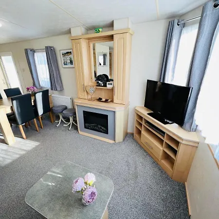 3 Bedroom Caravan Kg37, Dog Friendly, Shanklin, Isle Of Wight Apartment Shanklin