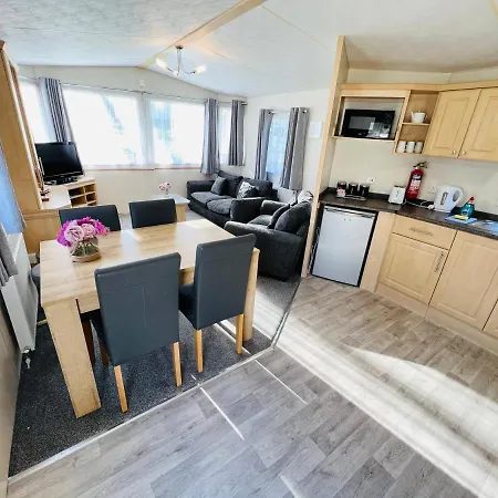 3 Bedroom Caravan Kg37, Dog Friendly, Shanklin, Isle Of Wight