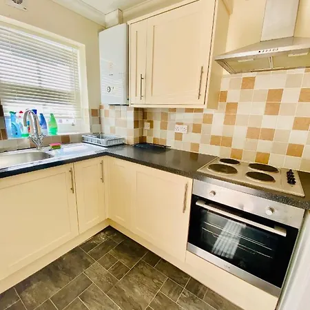 Close To The Beach Holiday - Ferry Discount Available Shanklin