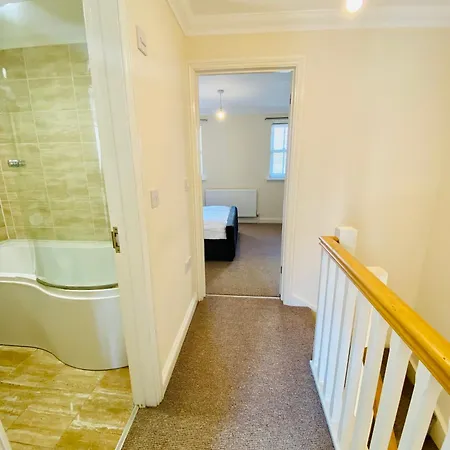Close To The Beach Holiday - Ferry Discount Available Holiday home Shanklin