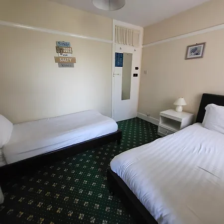 Eastmount Hall 3*