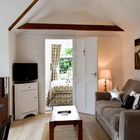 Clarence House Aparthotel *