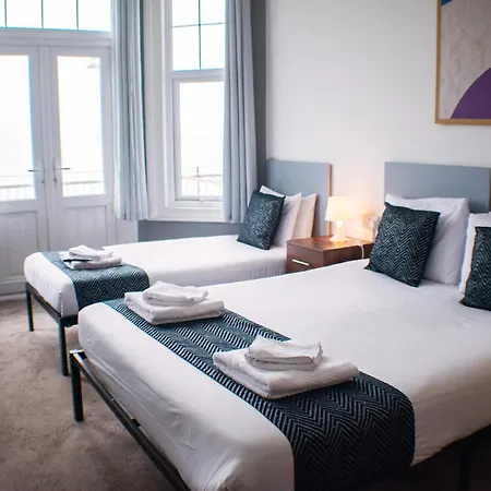 Shanklin Beach Hotel 3*