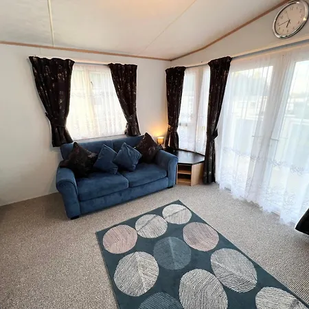 2 Bedroom Caravan Nv13, Lower Hyde, Shanklin, Isle Of Wight Shanklin