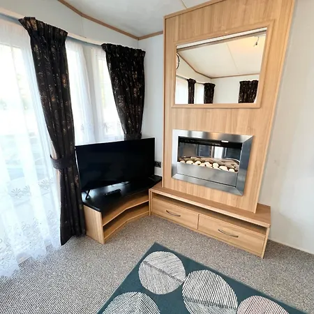2 Bedroom Caravan Nv13, Lower Hyde, Shanklin, Isle Of Wight *