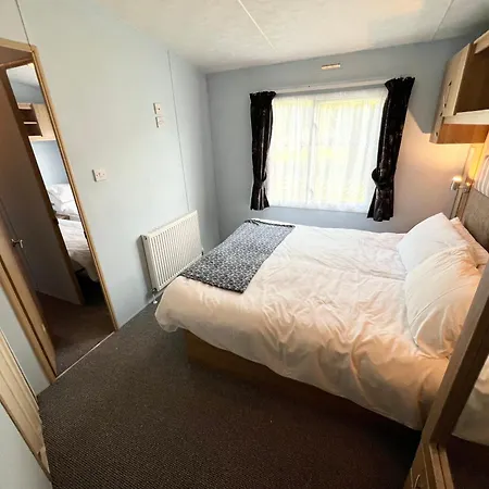 2 Bedroom Caravan Nv13, Lower Hyde, Shanklin, Isle Of Wight *