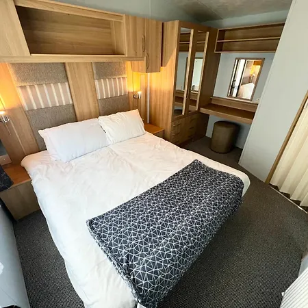 2 Bedroom Caravan Nv13, Lower Hyde, Shanklin, Isle Of Wight