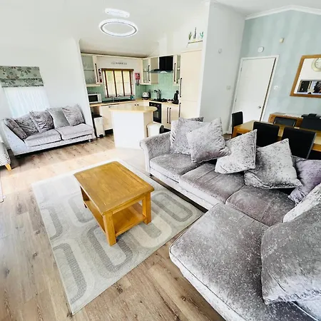 3 Bedroom Sg2, Lower Hyde, Isle Of Wight *