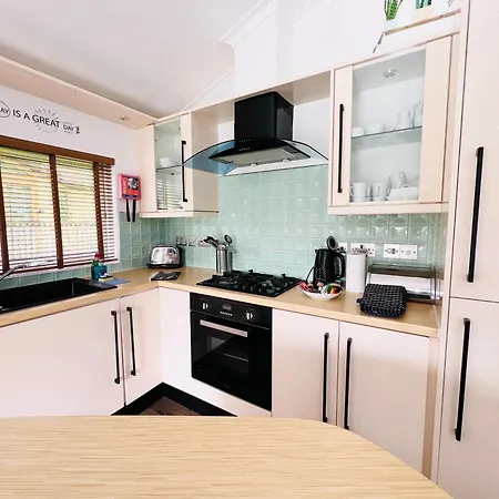 3 Bedroom Sg2, Lower Hyde, Isle Of Wight *