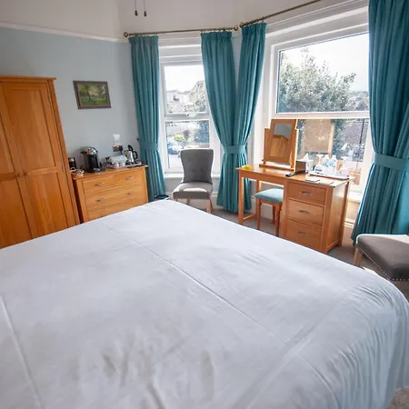 Westbury 4*