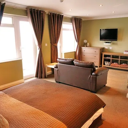 Shoreside Hotel 4*
