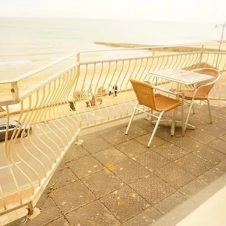Shoreside Hotel 4*