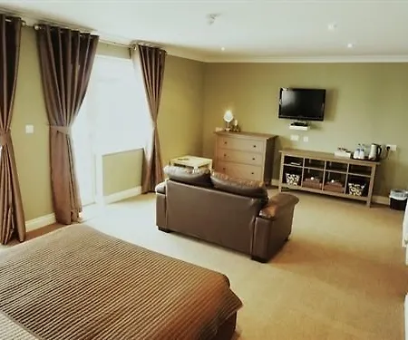 Shoreside Hotel 4*