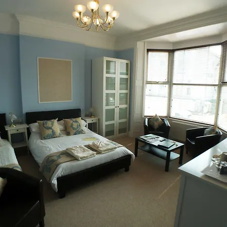Guest house The Snowdon House
