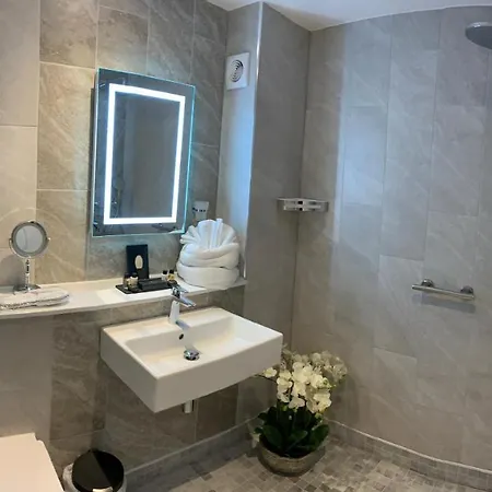 Hotel Auckland House 5*