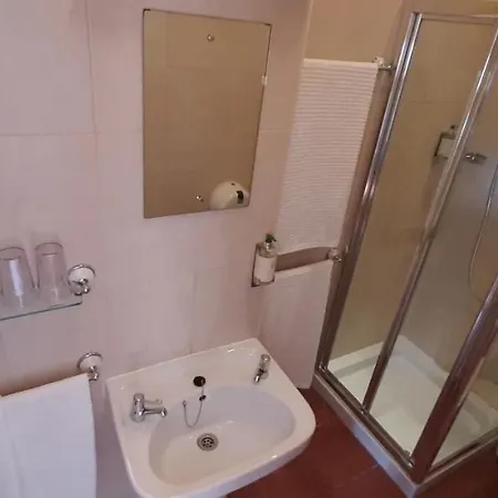 Brooke House 4*